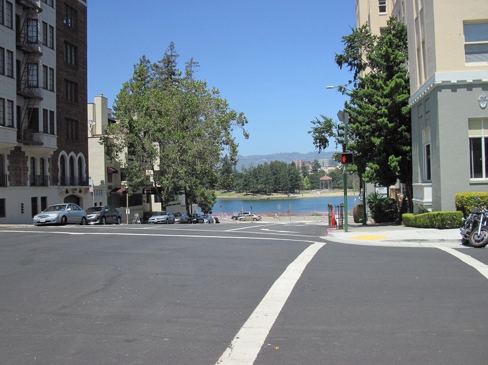 1470 Alice Street, Oakland, California, United States 94612, 2 Bedrooms Bedrooms, ,1 BathroomBathrooms,Apartment,Two Bedroom,Alice Street,1707